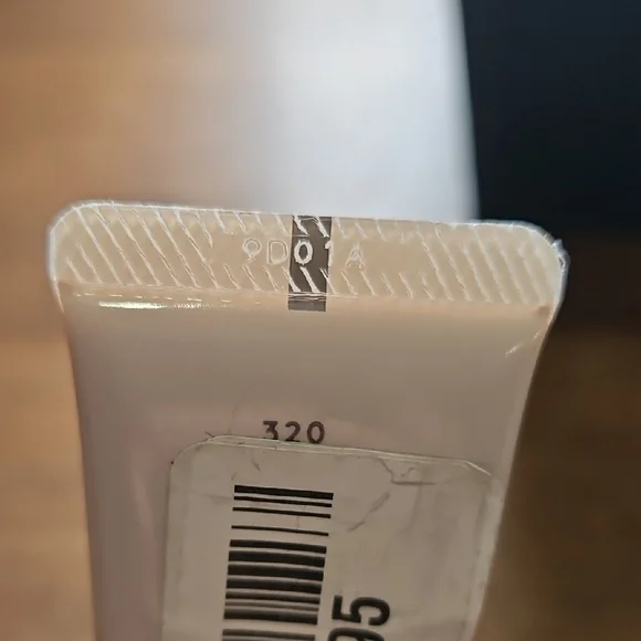 FENTY BEAUTY PRO Filt'r Hydrating Longwear Foundation 320 - Picture 2 of 4